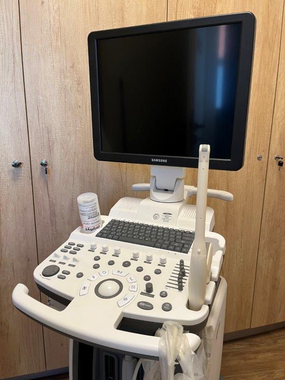 Használt SonoAce R7 típusú ultrahang készülék szülészeti, nőgyógyászati, radiológiai célra